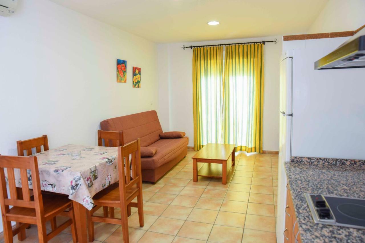 Apartamentos Perez Zara Conil De La Frontera Exterior photo