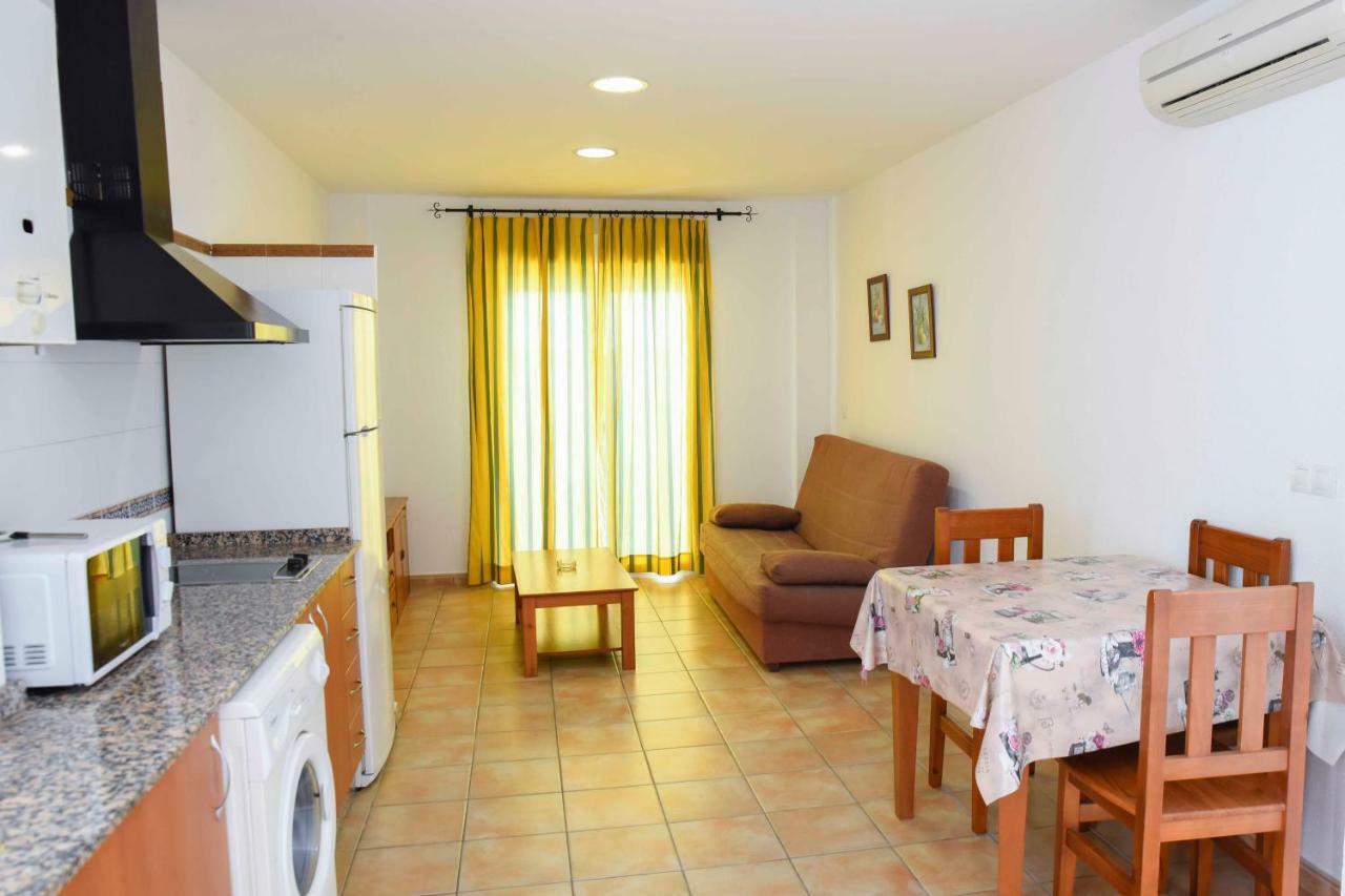 Apartamentos Perez Zara Conil De La Frontera Exterior photo